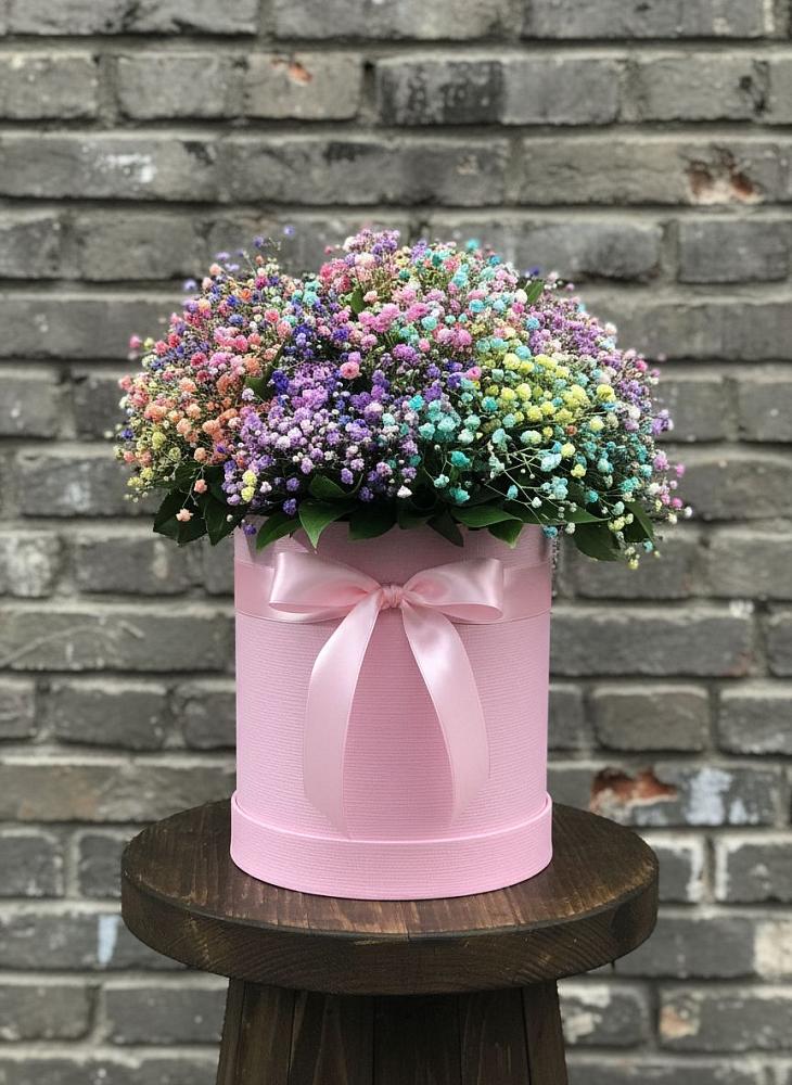 Цветочная композиция из Гипсофила и Розы в шляпной коробке в Колодкино