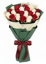 Букет Микс из красных и белых роз в Колодкино