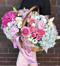 Композиция солнечный день в Колодкино Цветочная композиция из Розы, Хризантемы, Пионы и Лизиантусы в корзине в Колодкино
