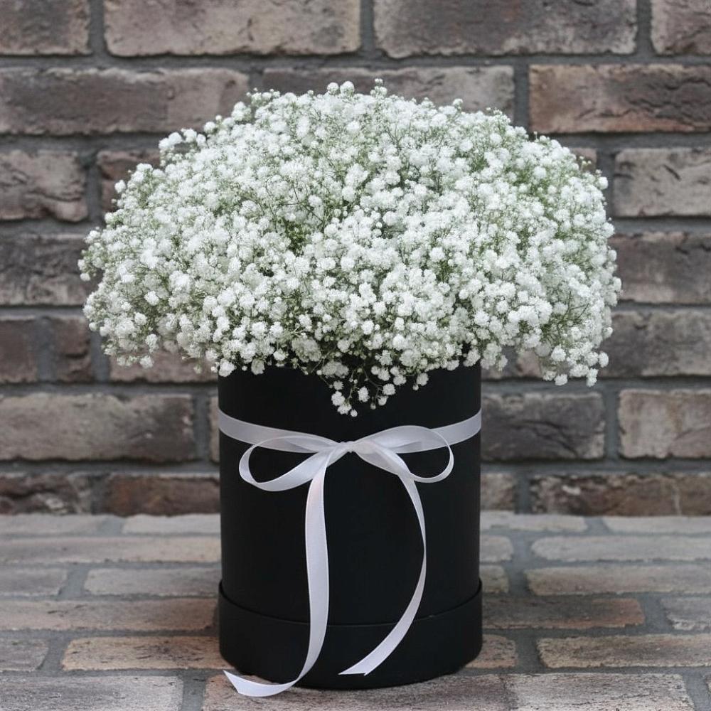 Цветочная композиция из Гипсофила в шляпной коробке в Колодкино