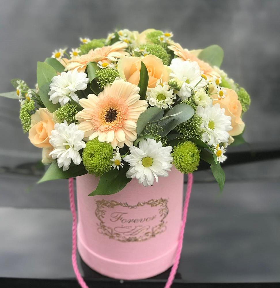 Цветочная композиция из Розы, Герберы и Хризантемы в шляпной коробке в Колодкино