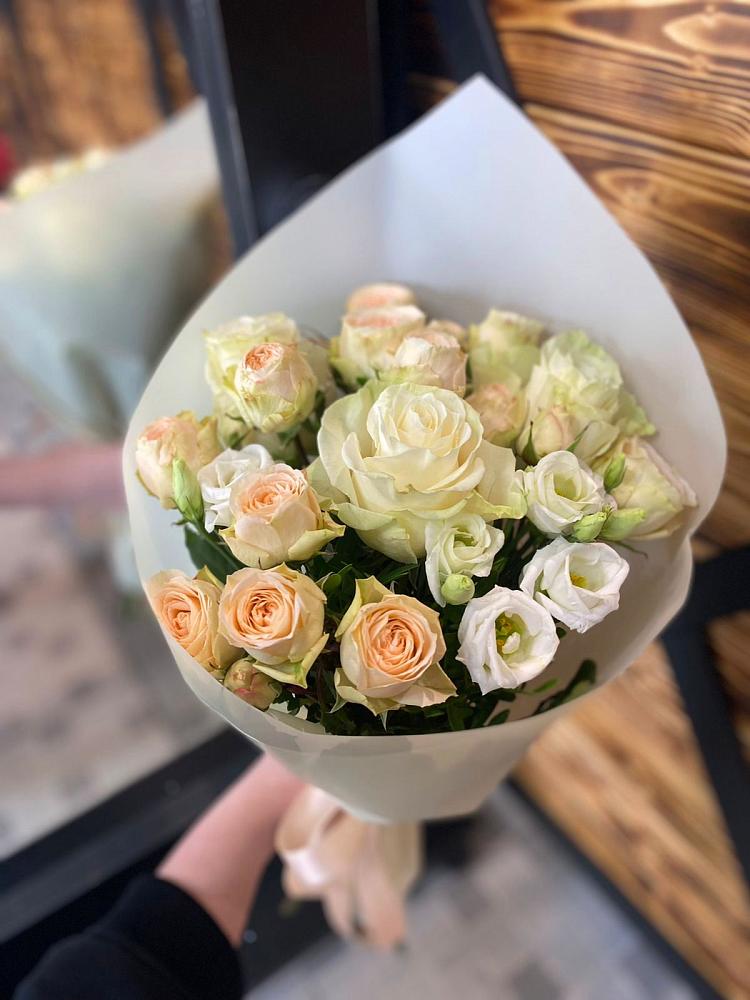 Букет цветов из: Розы и Лизиантусы в Колодкино